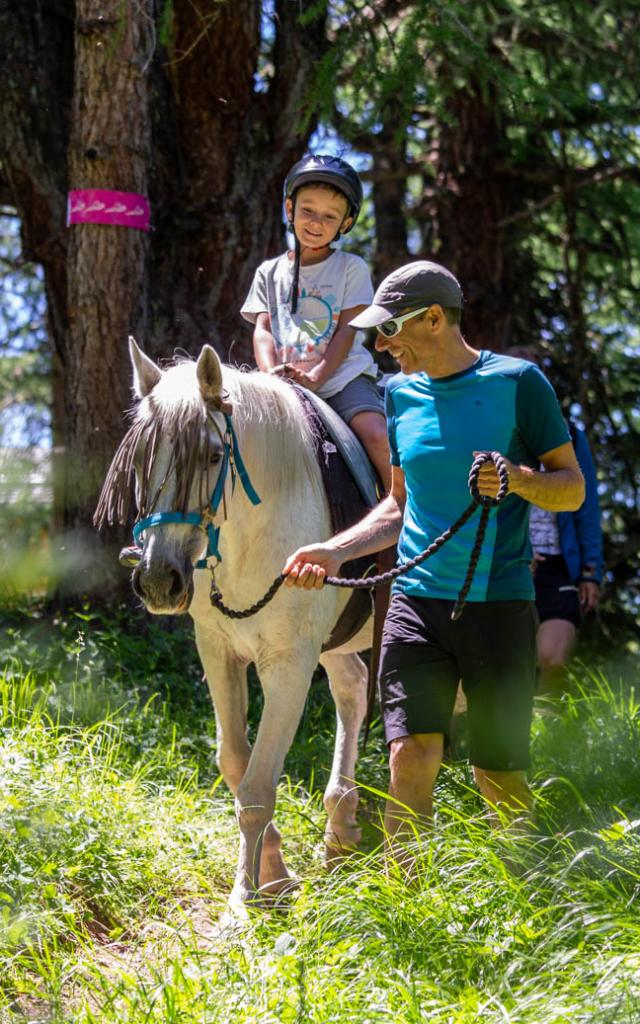 Balade en poney accompagné au Ranch le Caribou