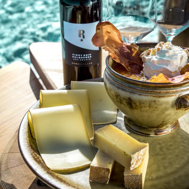 Assiette de fromage au restaurant de l'Alpage de Thyon